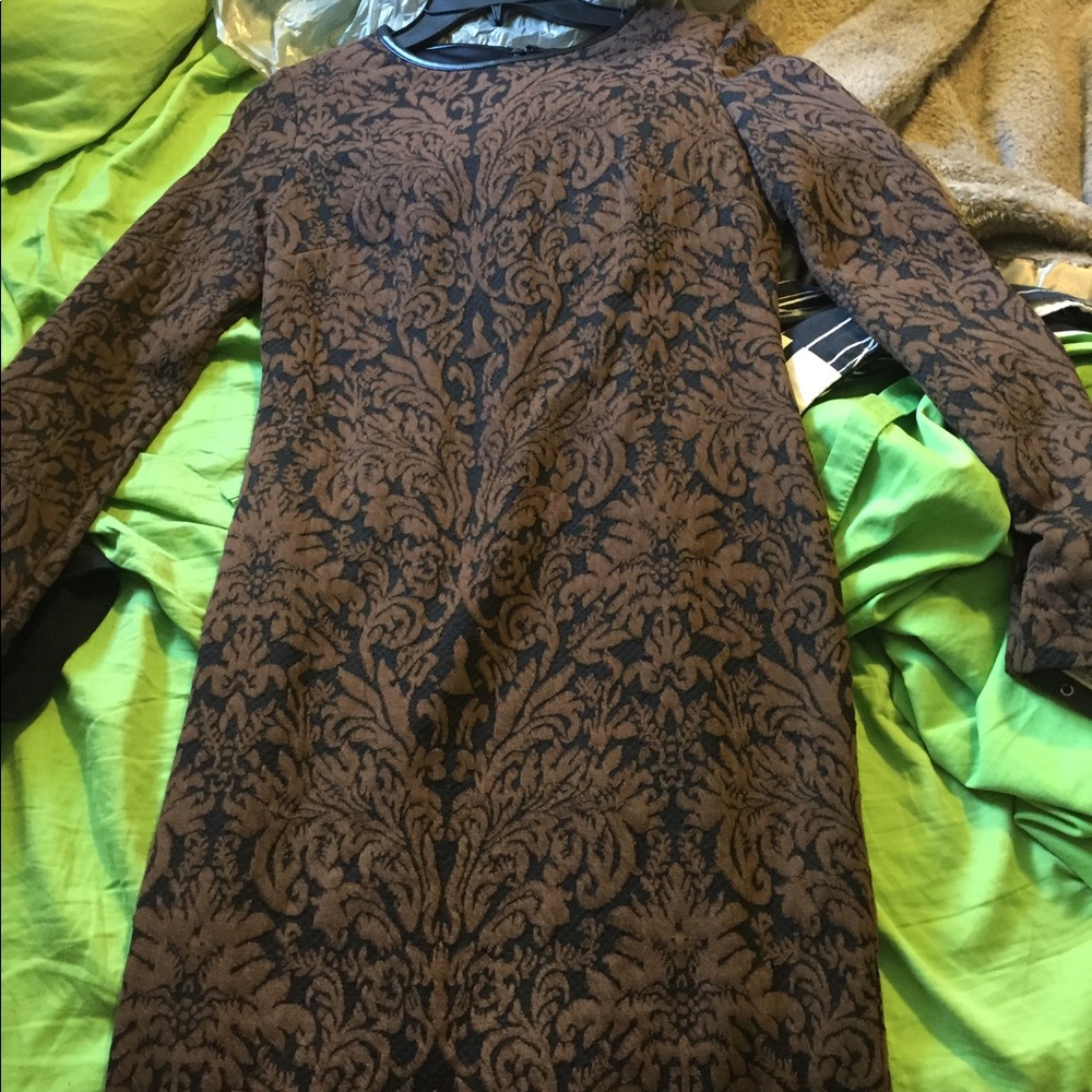 Form fitting dress - Picture 8 of 8